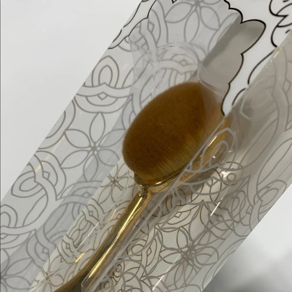 Contouring Oval Brush - Gold and Black M-4‎